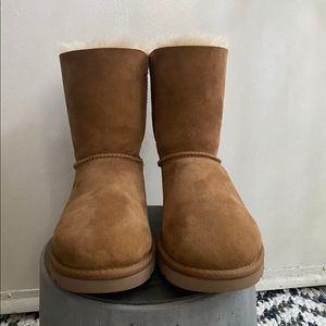 UGG Bailey Bow Boot Chestnut (size 6)